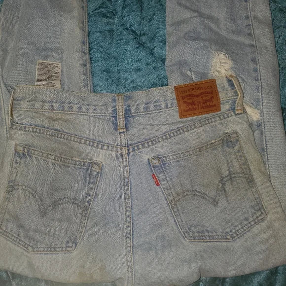 Levi's Wedgie Straight Distressed Jeans - Picture 3 of 4